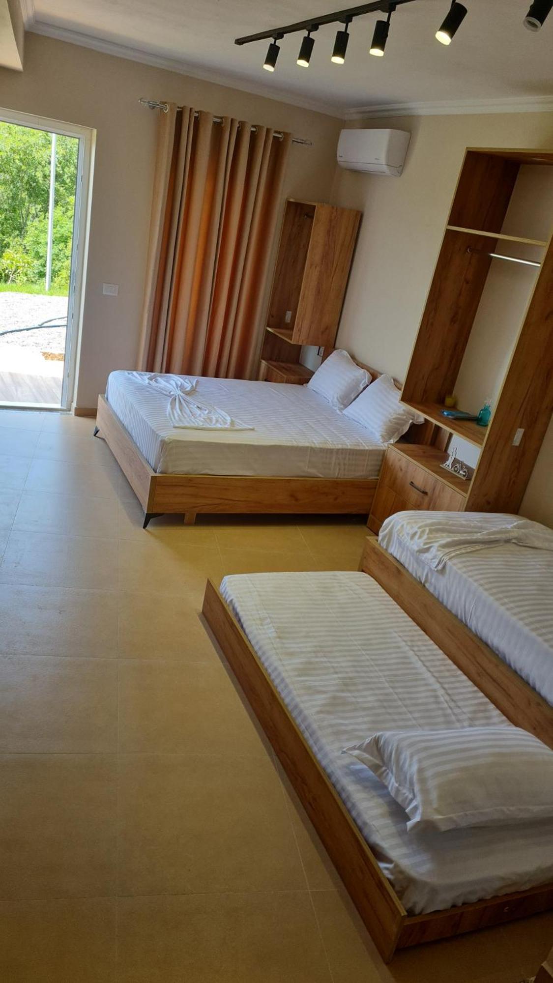Sol Apartments Gjiri Lalzit Дуррес Экстерьер фото