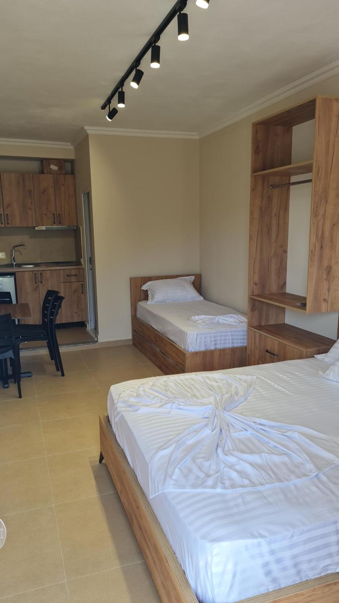 Sol Apartments Gjiri Lalzit Дуррес Экстерьер фото