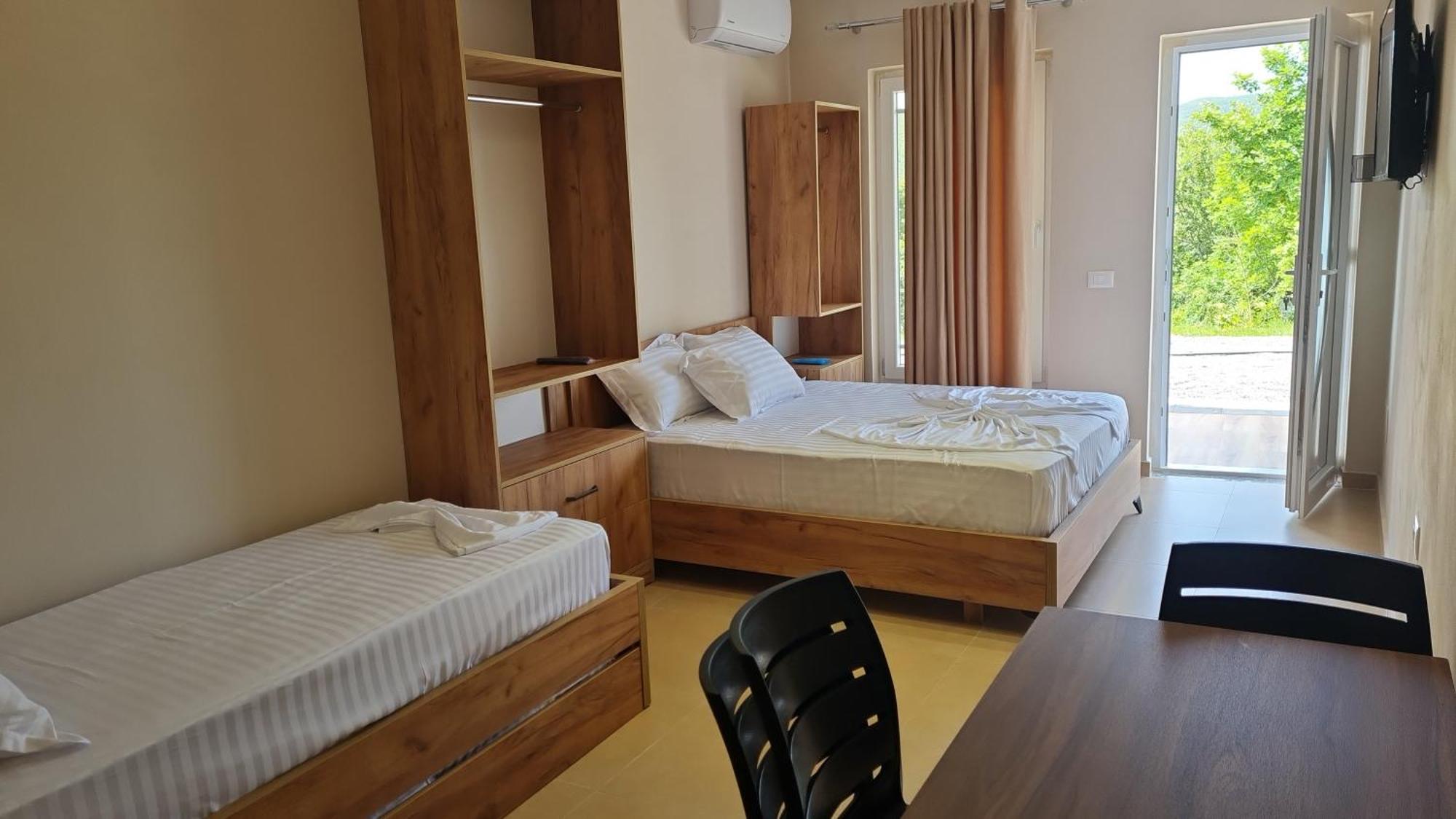 Sol Apartments Gjiri Lalzit Дуррес Экстерьер фото