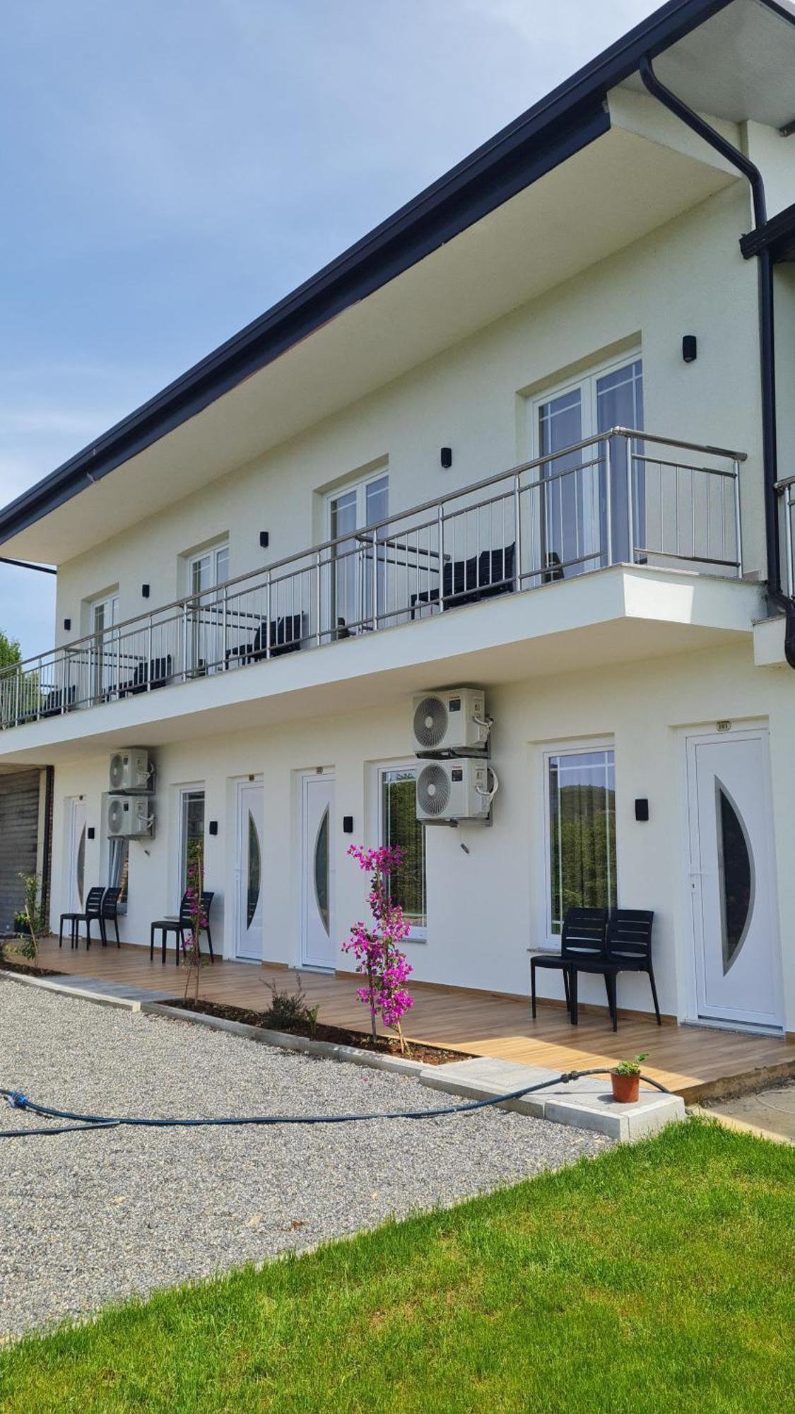 Sol Apartments Gjiri Lalzit Дуррес Экстерьер фото