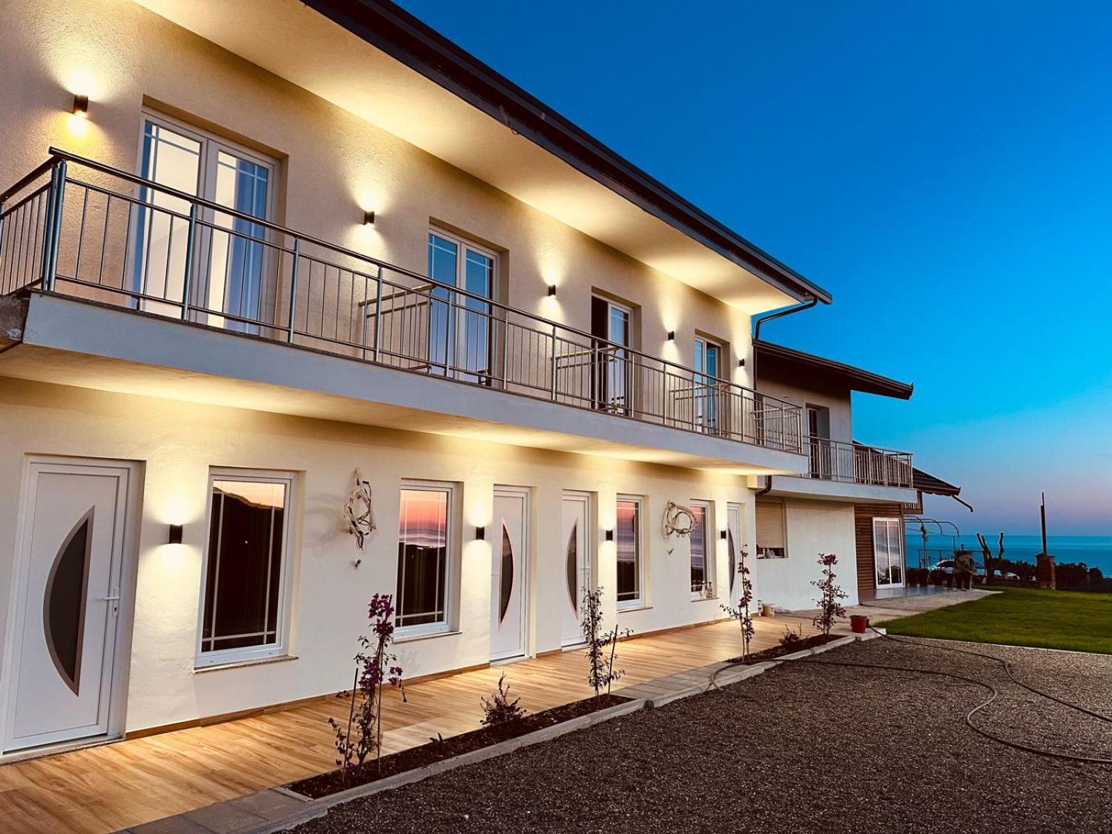 Sol Apartments Gjiri Lalzit Дуррес Экстерьер фото