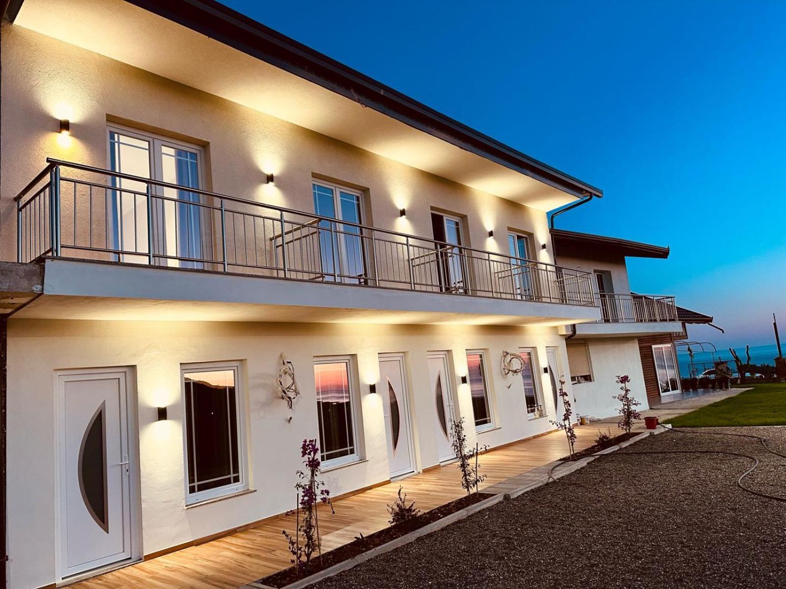Sol Apartments Gjiri Lalzit Дуррес Экстерьер фото