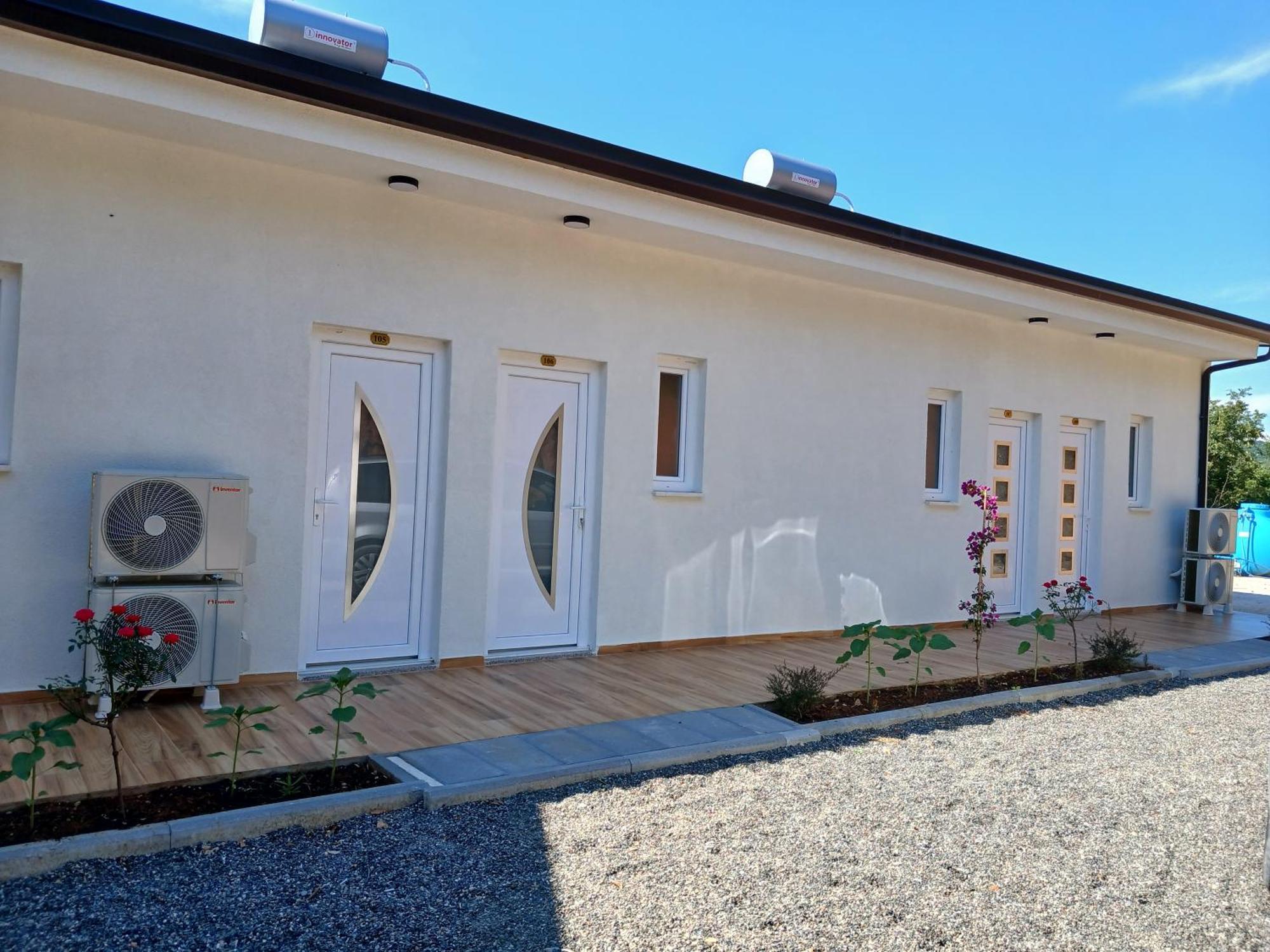 Sol Apartments Gjiri Lalzit Дуррес Экстерьер фото