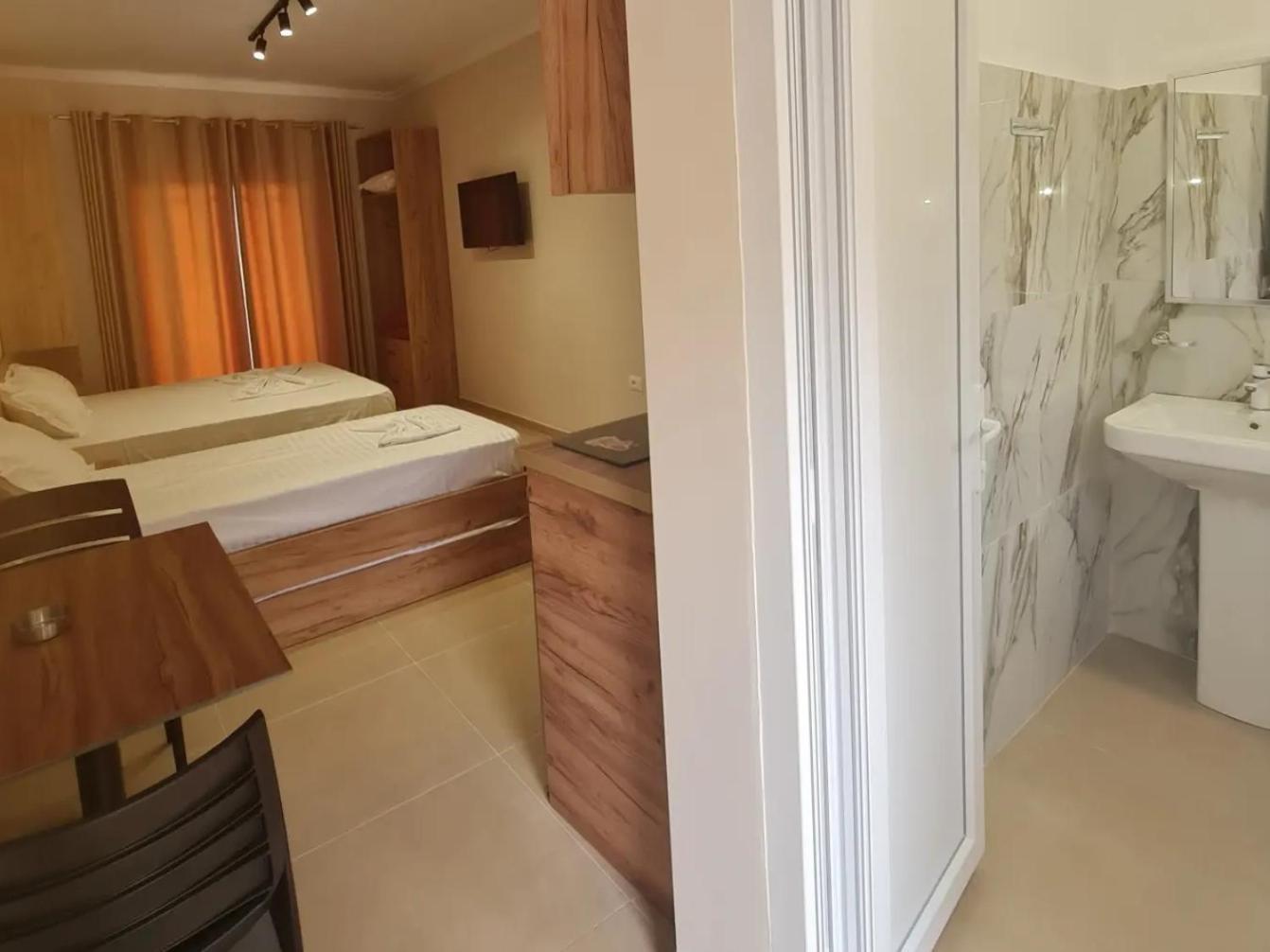 Sol Apartments Gjiri Lalzit Дуррес Экстерьер фото