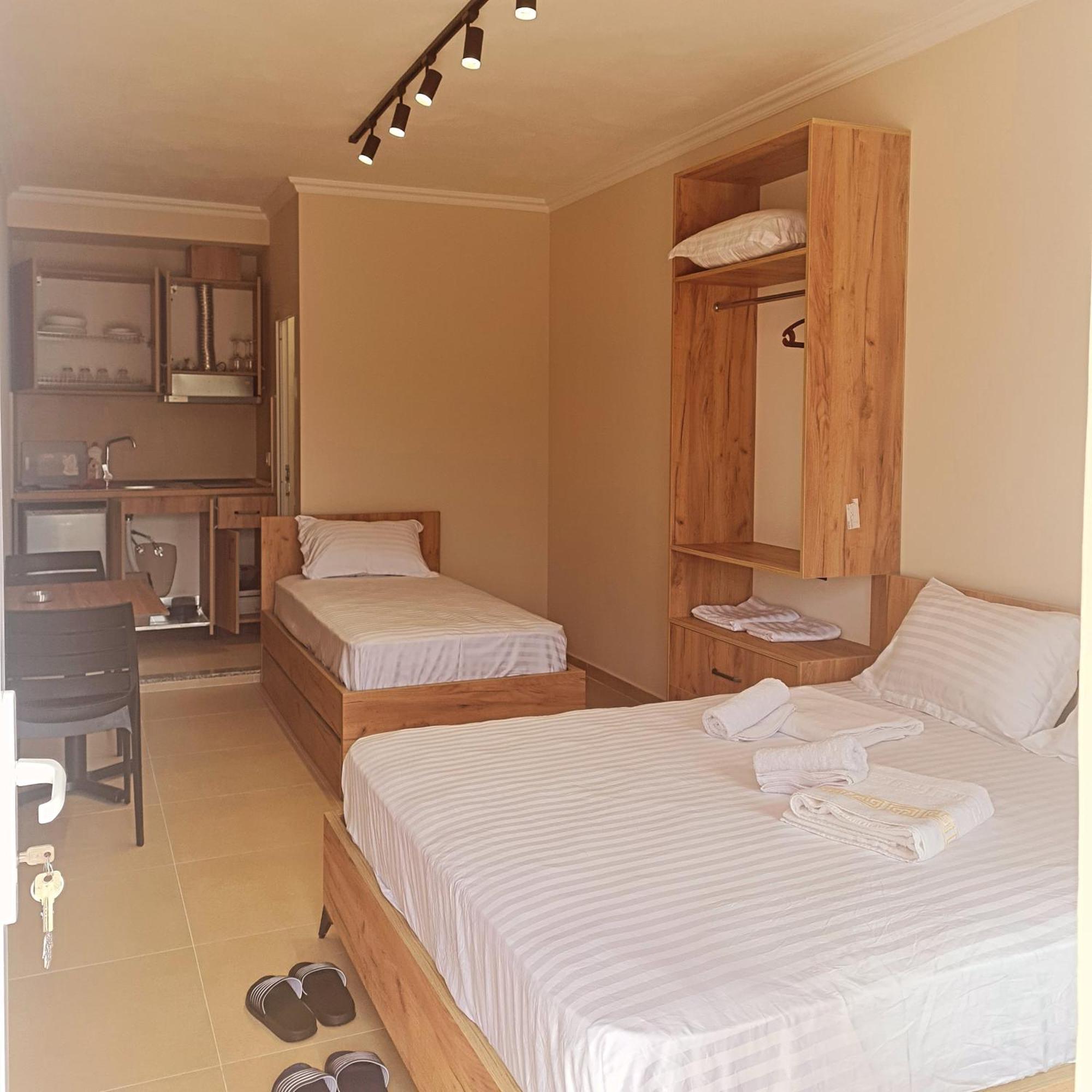 Sol Apartments Gjiri Lalzit Дуррес Экстерьер фото
