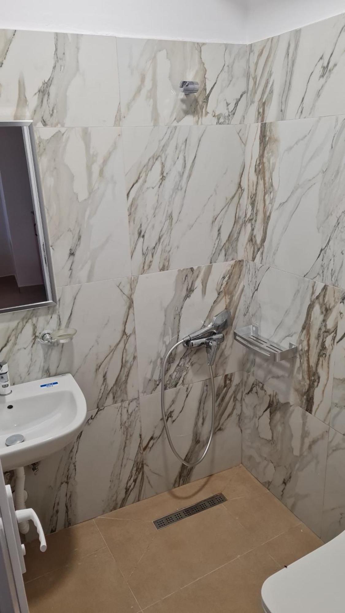Sol Apartments Gjiri Lalzit Дуррес Экстерьер фото